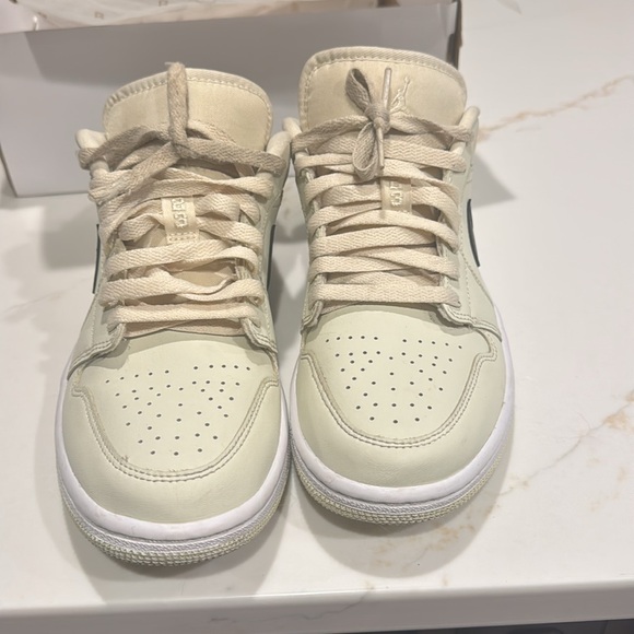 Air Jordan 1 Low - Picture 4 of 6